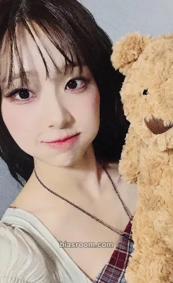 Chuu Only cry in the rain Photocard - Chuu K-pop photocard