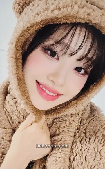 Chuu Only cry in the rain Photocard - Chuu K-pop photocard