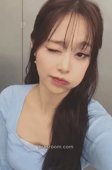 Chuu Only cry in the rain Photocard - Chuu K-pop photocard