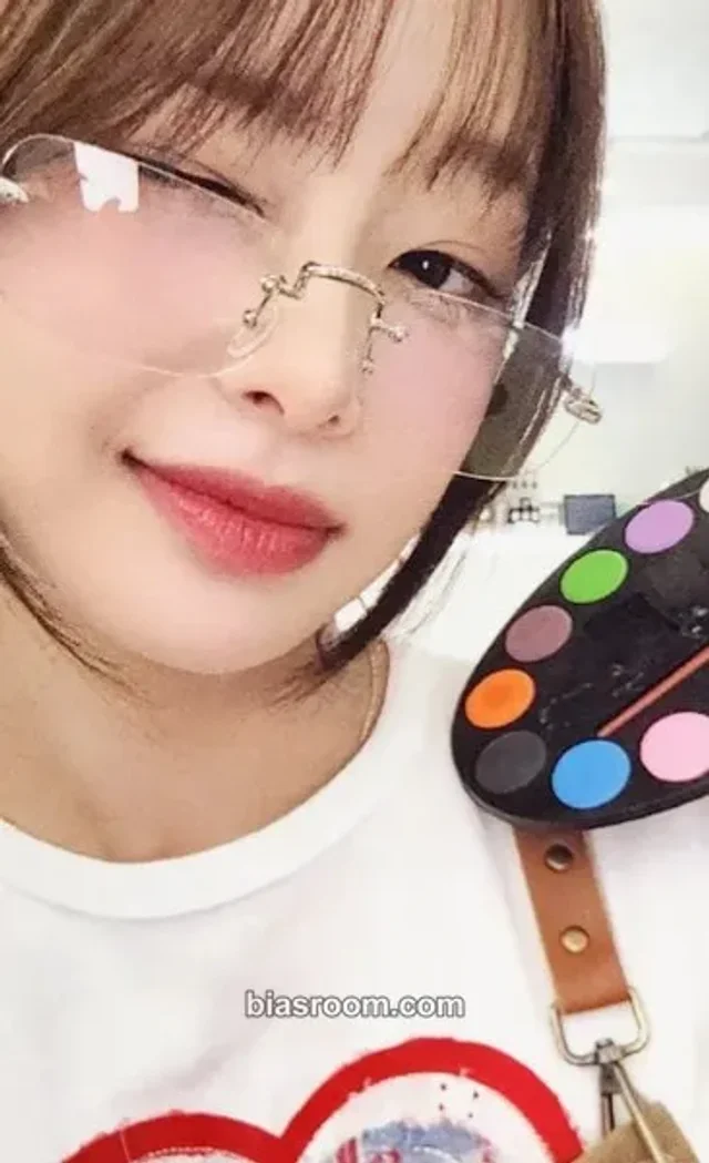 Chuu - Chuu - Only cry in the rain Album apple music fansign
