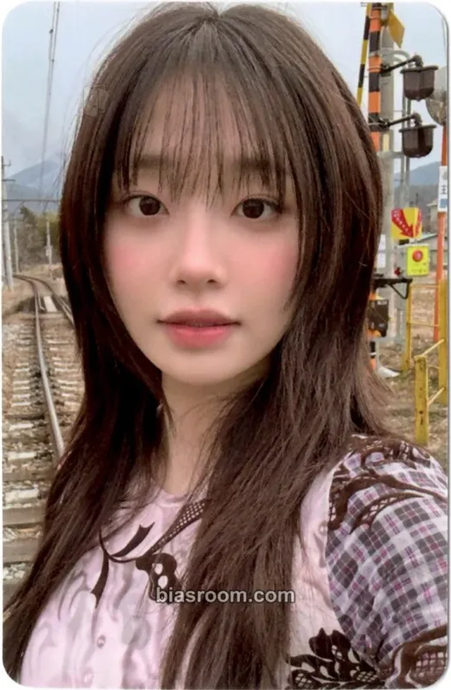 Chuu - Chuu - Only cry in the rain Album trading card