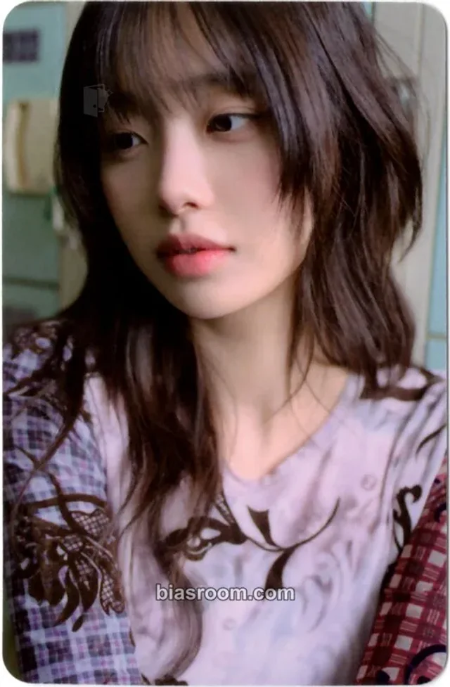 Chuu - Chuu - Only cry in the rain Album trading card