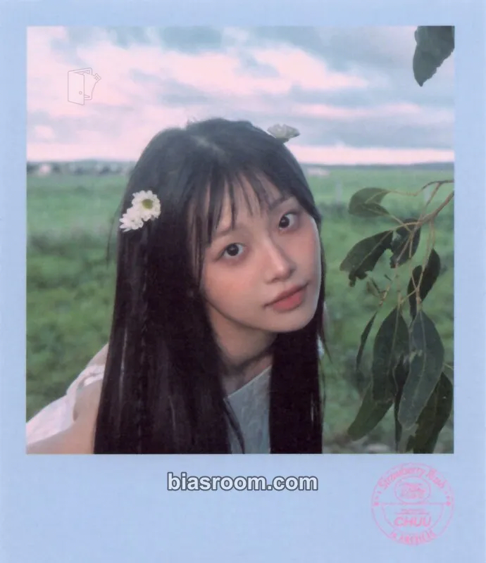 Chuu Chuu 1st Americas Tour: Strawberry Rush Photocard - Chuu K-pop photocard