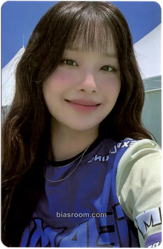 Chuu Chuu 1st Americas Tour: Strawberry Rush Photocard - Chuu K-pop photocard