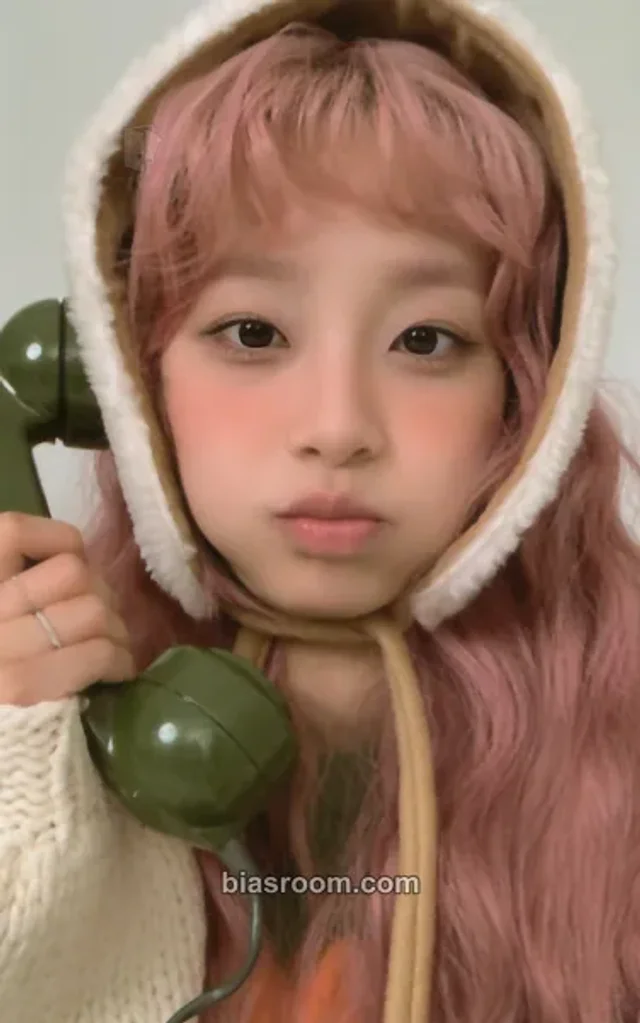 Chuu - Chuu - Chuu 2024 Season's Greetings Other photocard set