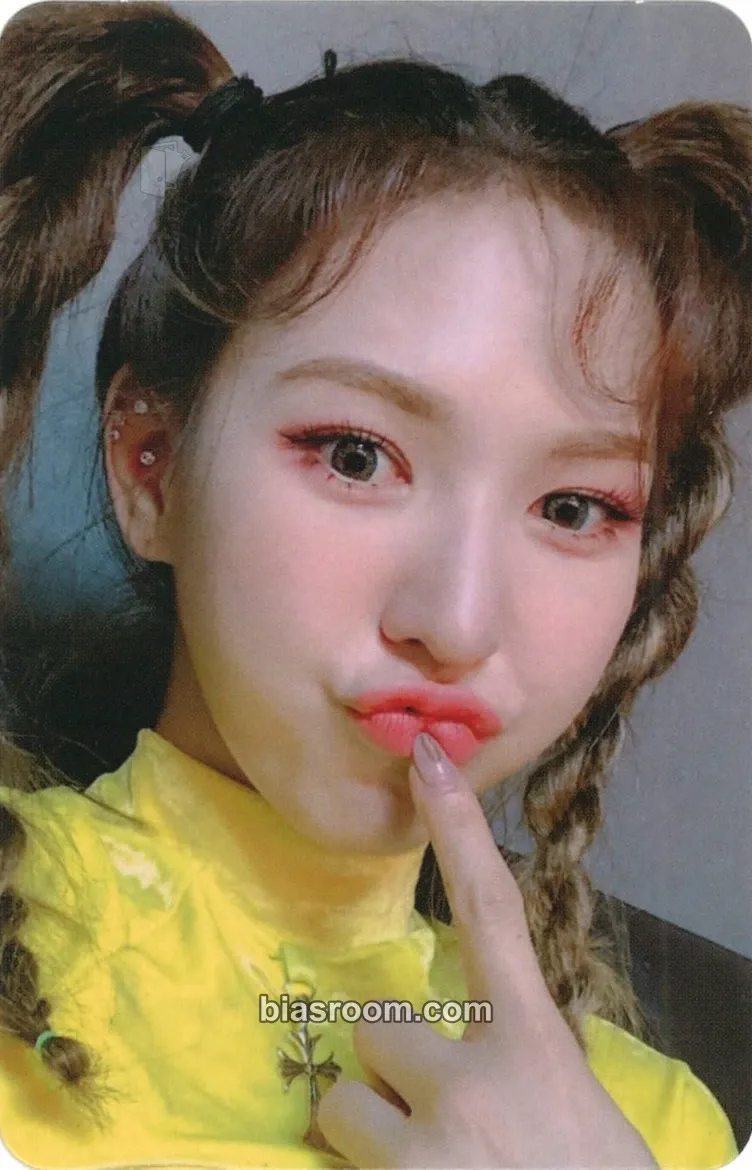 Wendy RBB Photocard - Red Velvet - Red Velvet K-pop photocard