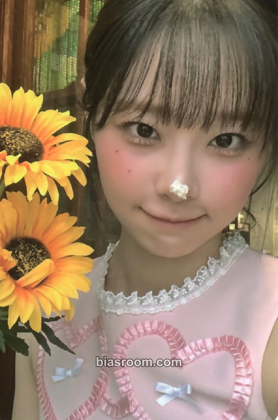 Chuu 2025 Season's Greetings: Happy CHUU's Day! Celebrate Me! Photocard - Chuu K-pop photocard