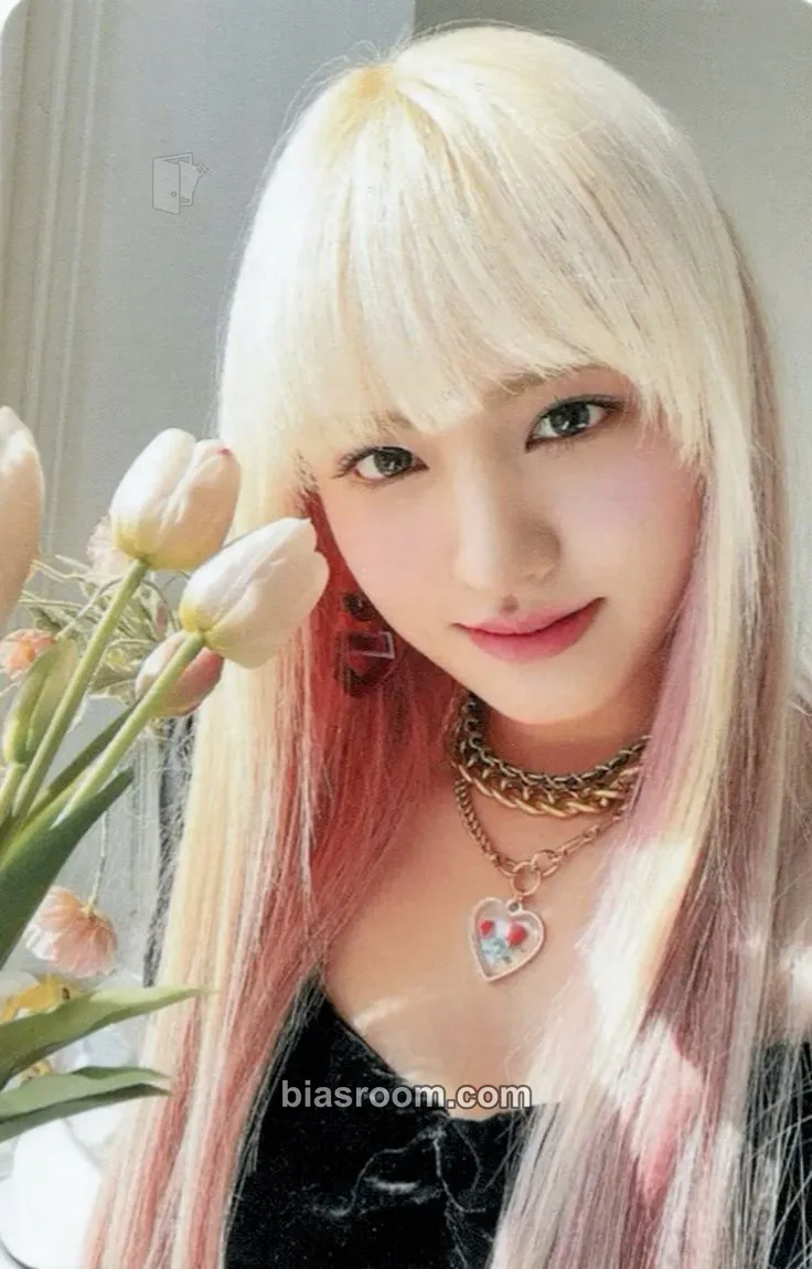 Liz LOVE DIVE Photocard - IVE - IVE K-pop photocard