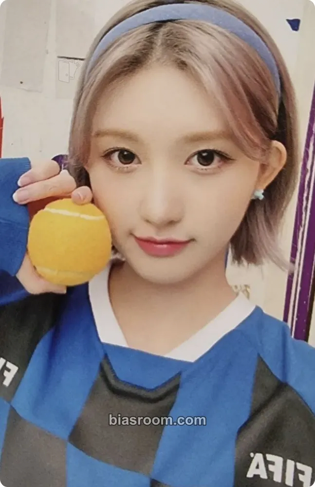 Gaeul 2023 Season’s Greetings: READY, GET SET, IVE! Photocard - IVE - IVE K-pop photocard