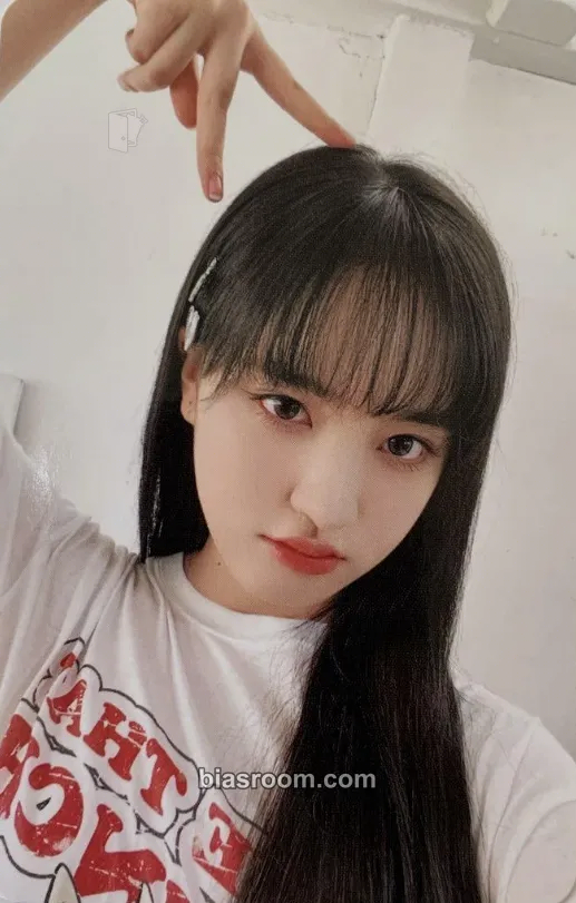 Liz 2023 Season’s Greetings: READY, GET SET, IVE! Photocard - IVE - IVE K-pop photocard