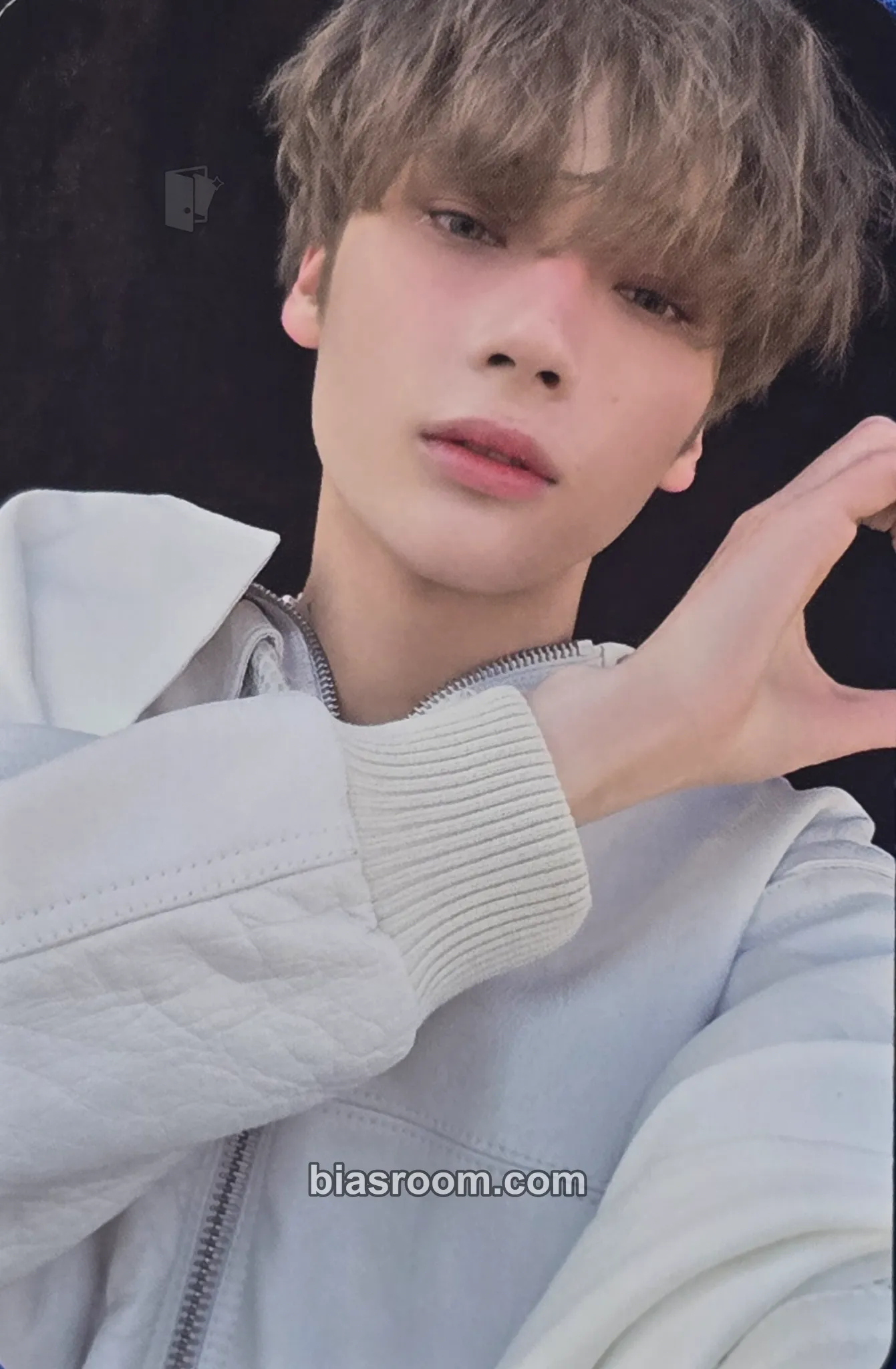 Huening Kai Minisode 3: Tomorrow Photocard - TOMORROW X TOGETHER - TOMORROW X TOGETHER K-pop photocard