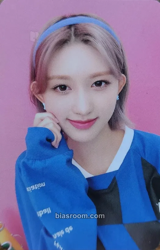 Gaeul 2023 Season’s Greetings: READY, GET SET, IVE! Photocard - IVE - IVE K-pop photocard