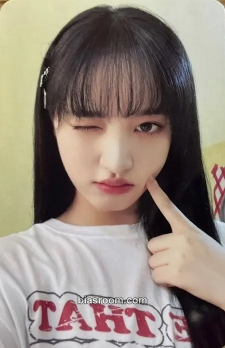 Liz 2023 Season’s Greetings: READY, GET SET, IVE! Photocard - IVE - IVE K-pop photocard