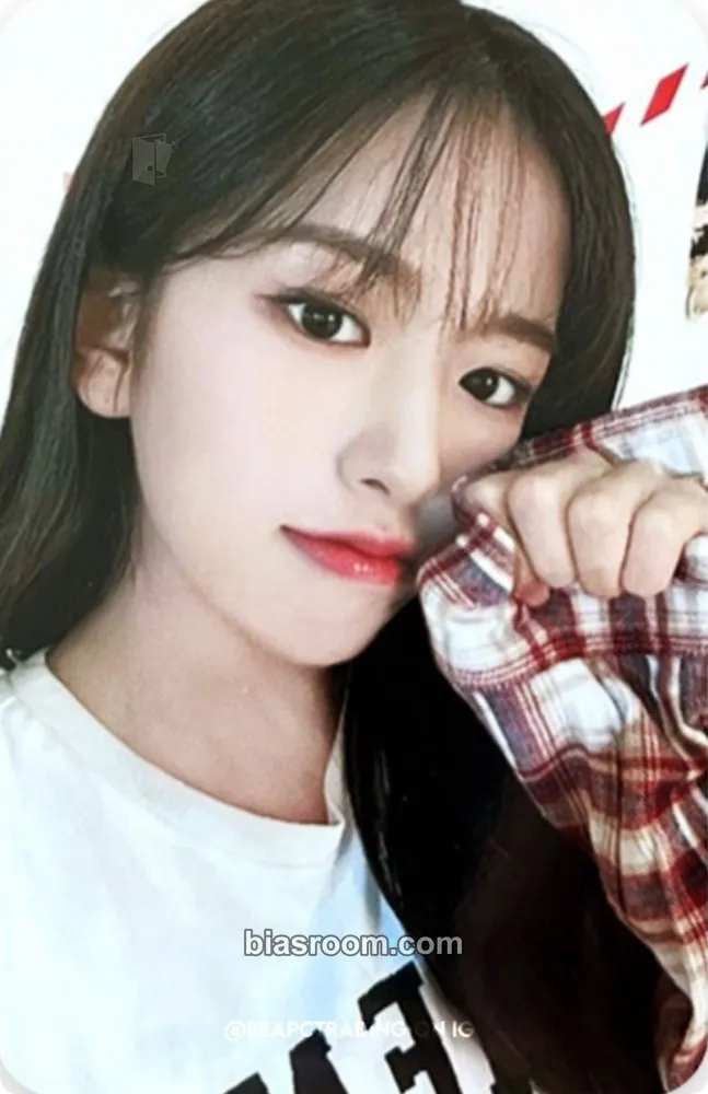 Yujin 2023 Season’s Greetings: READY, GET SET, IVE! Photocard - IVE - IVE K-pop photocard