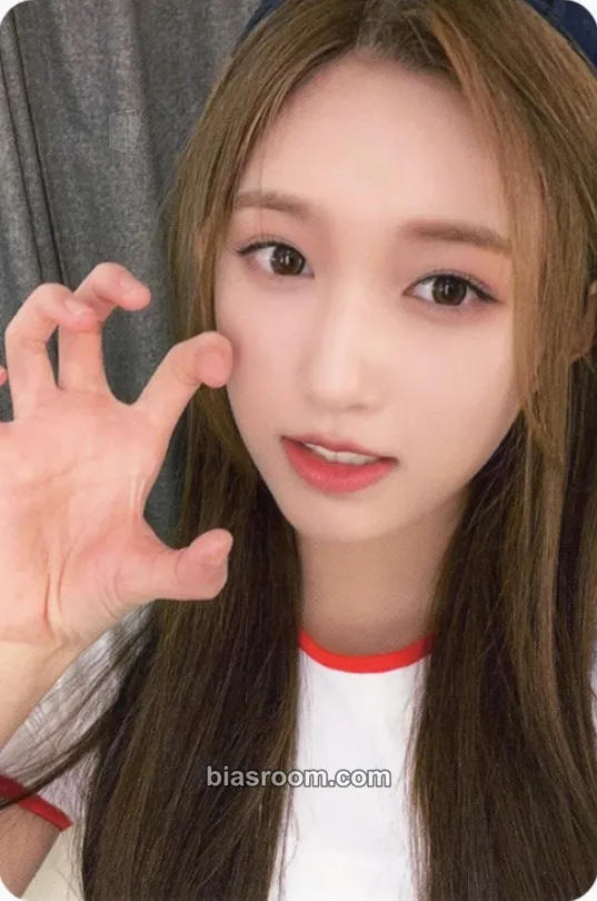 Leeseo 2023 Season’s Greetings: READY, GET SET, IVE! Photocard - IVE - IVE K-pop photocard