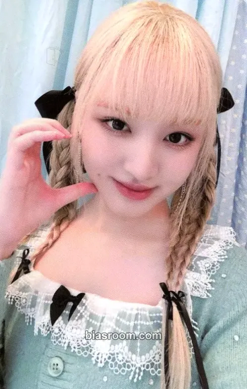 Liz 2024 Season's Greetings: A Fairy's Wish Photocard - IVE - IVE K-pop photocard