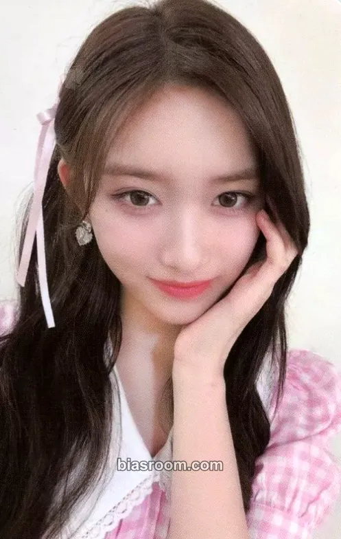 Leeseo 2024 Season's Greetings: A Fairy's Wish Photocard - IVE - IVE K-pop photocard