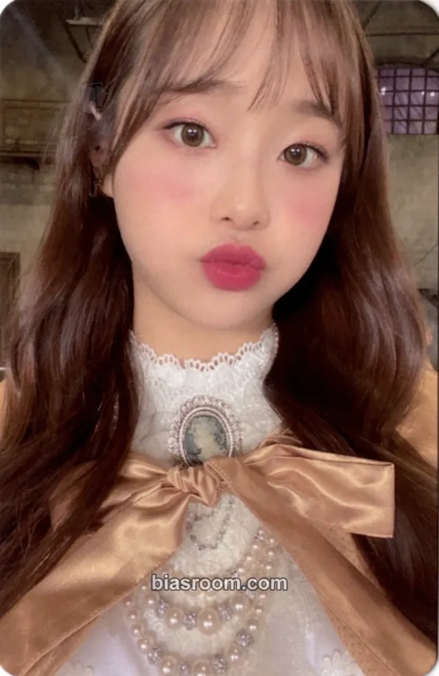 LOONA - Chuu - Lightstick Other lightstick membership pre-order benefit