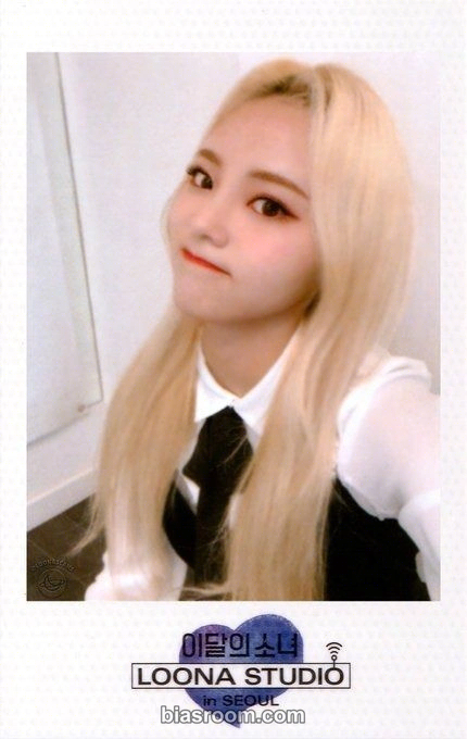 JinSoul LOONA Studio Photocard - LOONA - LOONA K-pop photocard