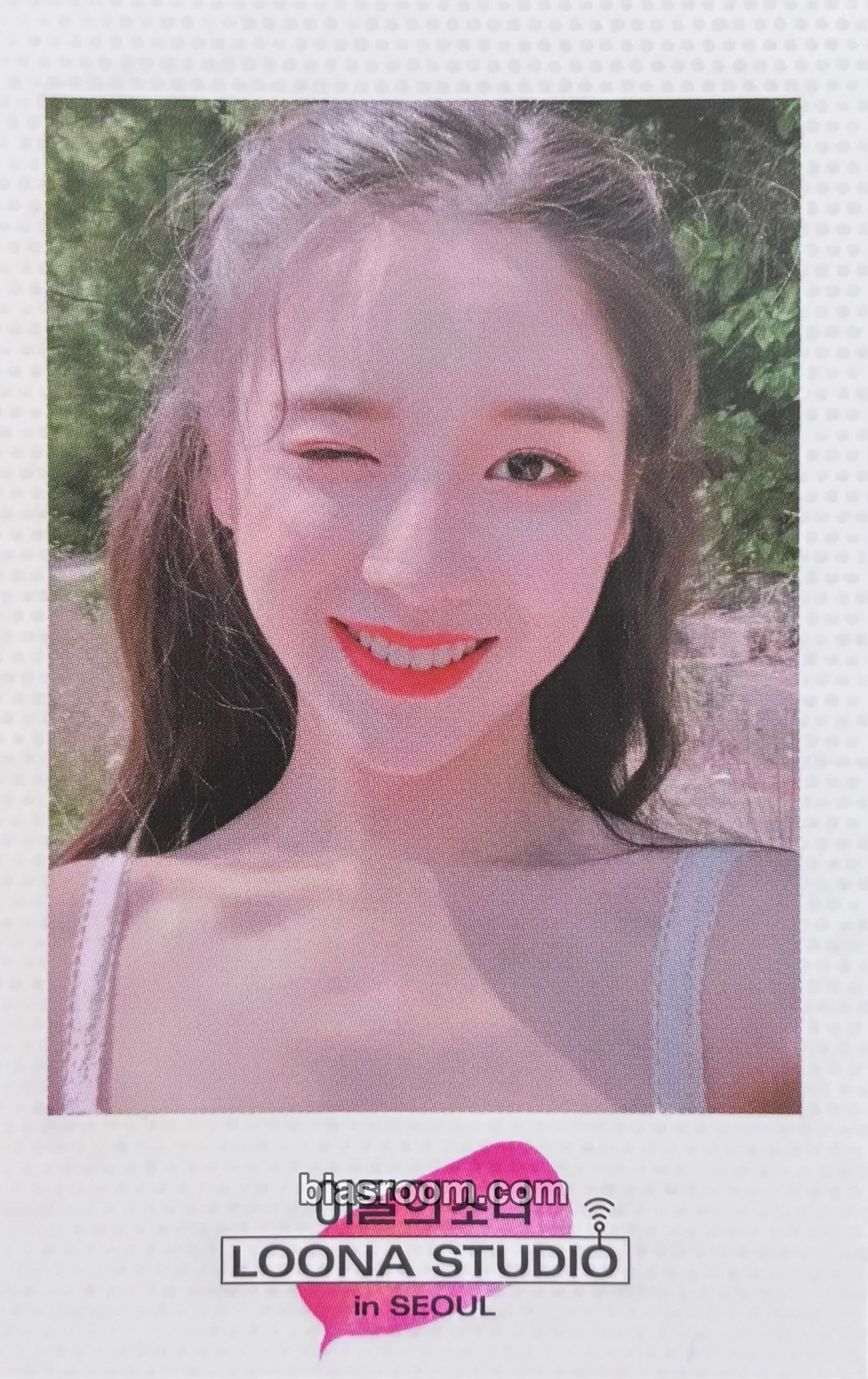 HeeJin LOONA Studio Photocard - LOONA - LOONA K-pop photocard