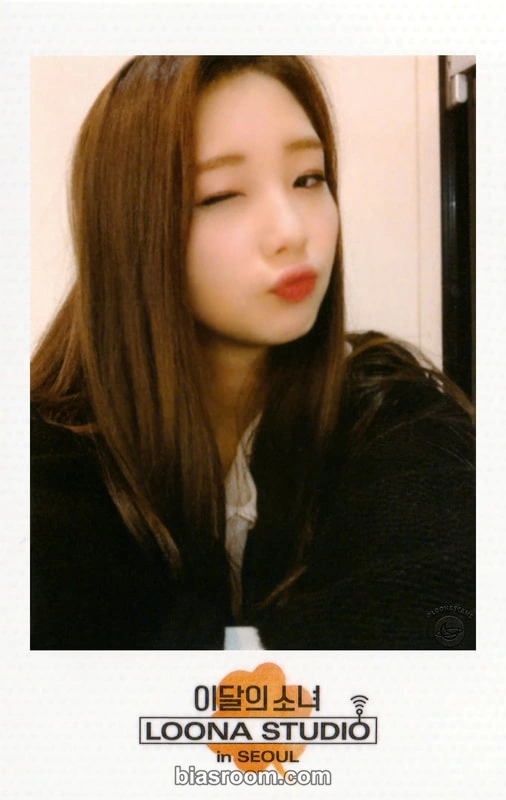 YeoJin LOONA Studio Photocard - LOONA - LOONA K-pop photocard