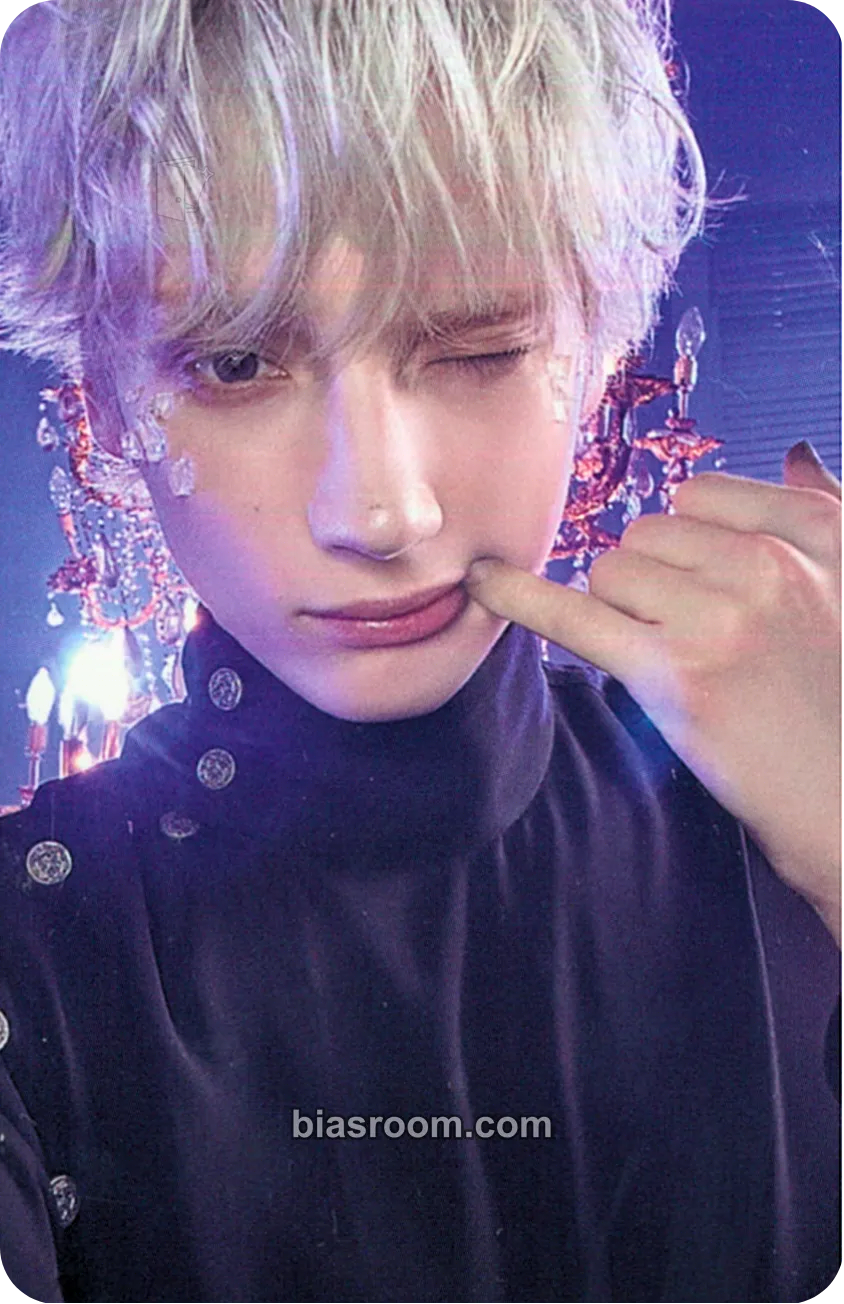 Huening Kai Starkissed Photocard - TOMORROW X TOGETHER - TOMORROW X TOGETHER K-pop photocard