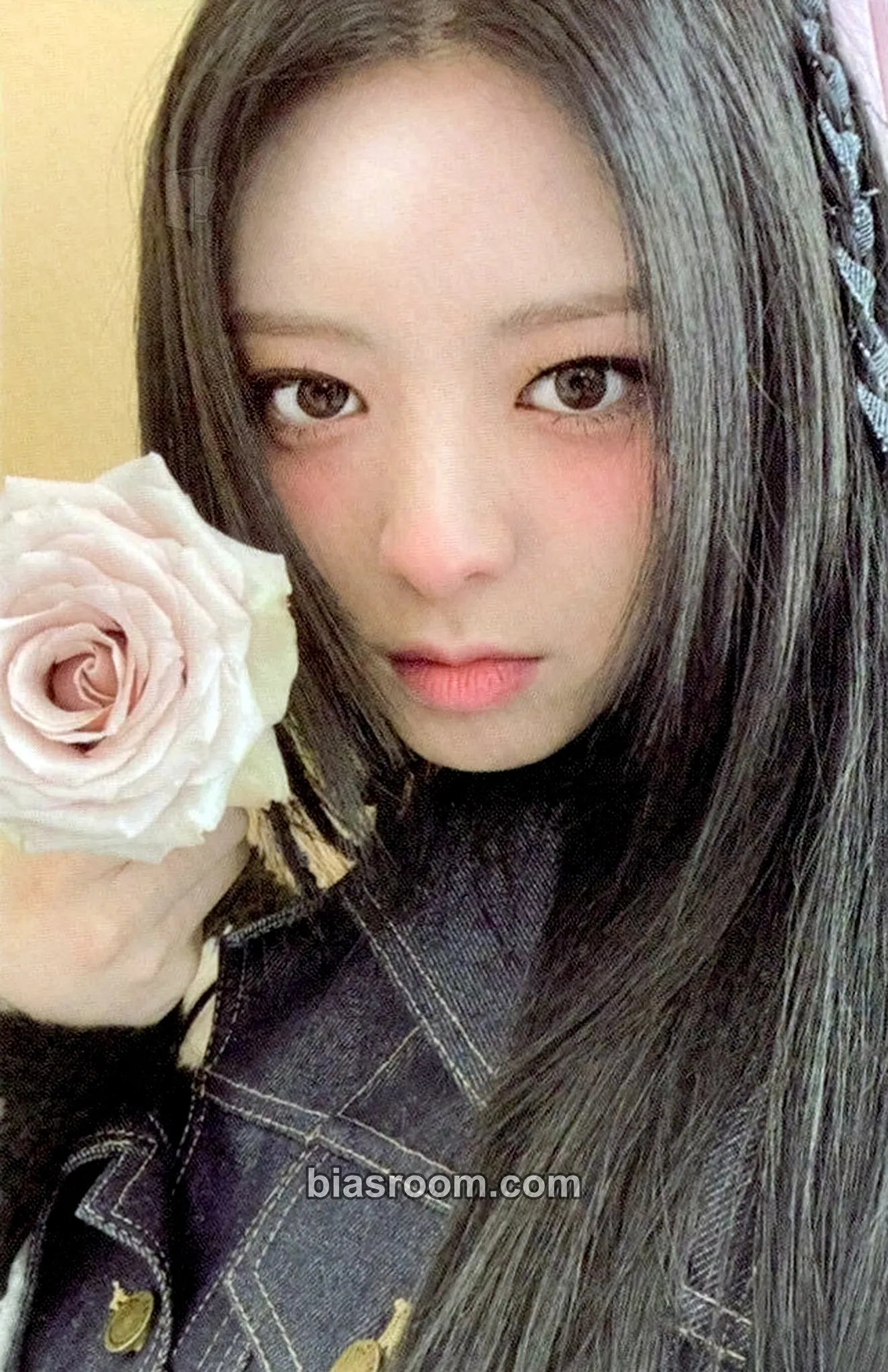 Yuna Crazy in Love Photocard - ITZY - ITZY K-pop photocard