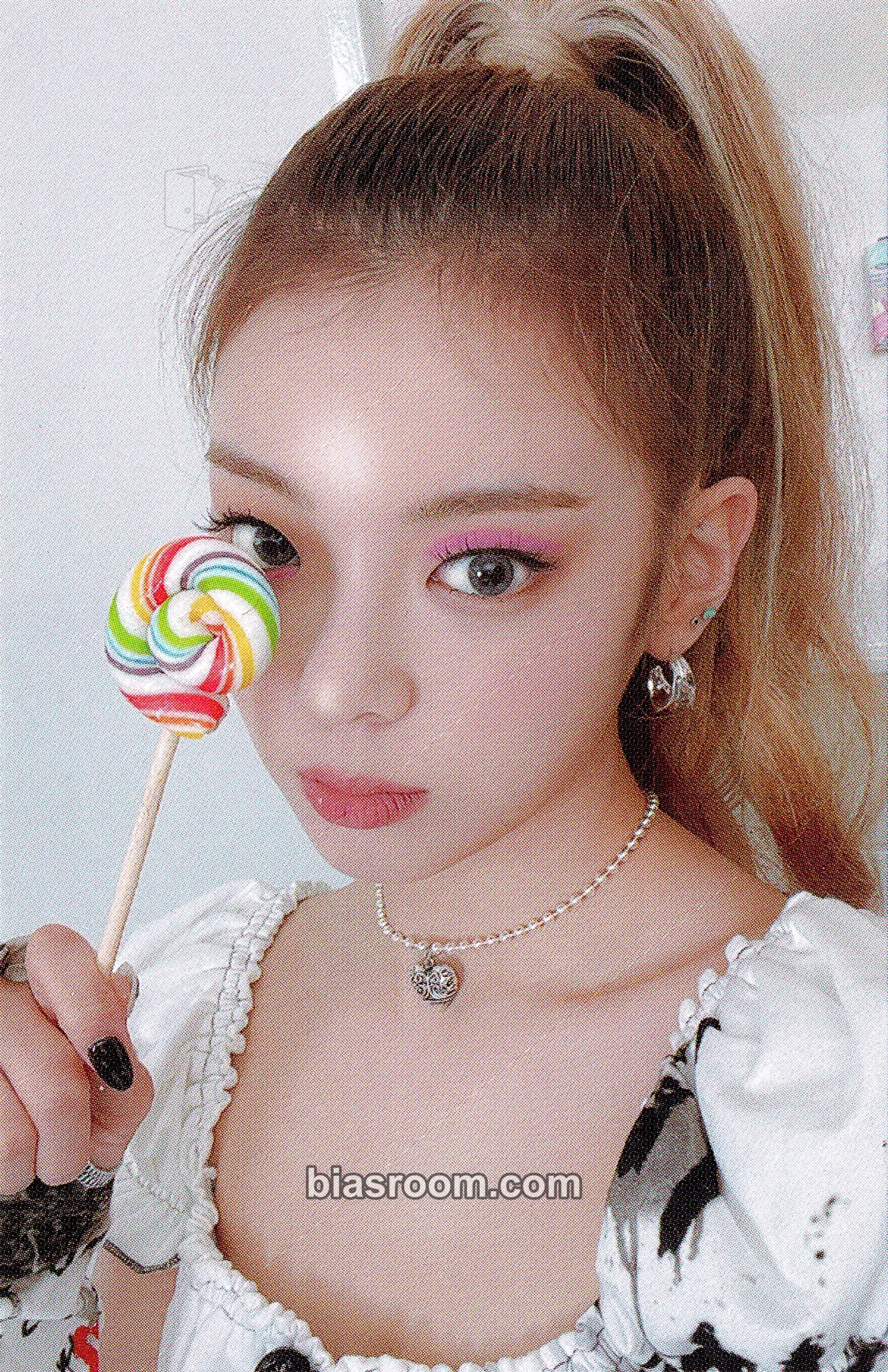 Lia Crazy in Love Photocard - ITZY - ITZY K-pop photocard