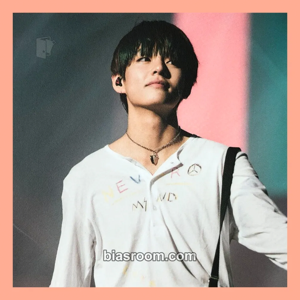 V 2015 HYYH On Stage DVD Photocard - BTS - BTS K-pop photocard