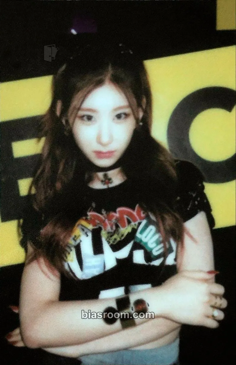 Chaeryeong Crazy in Love Photocard - ITZY - ITZY K-pop photocard