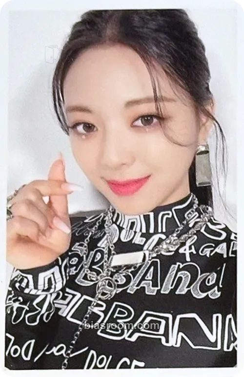 Yuna IT’z ITZY Photocard - ITZY - ITZY K-pop photocard