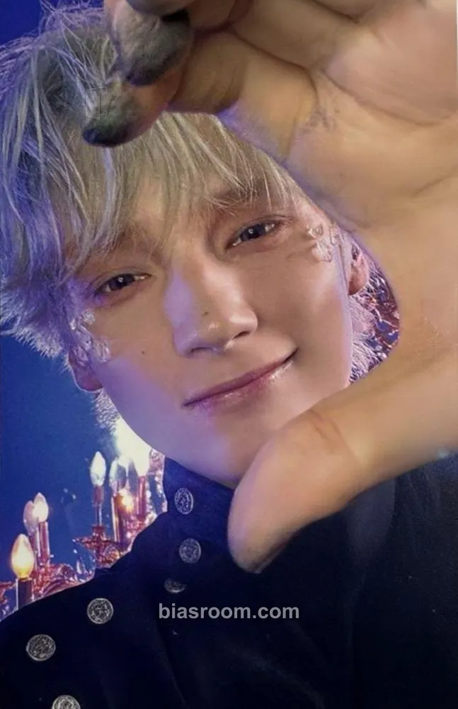 Huening Kai Starkissed Photocard - TOMORROW X TOGETHER - TOMORROW X TOGETHER K-pop photocard