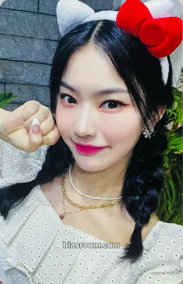 STAYC - Isa - WE NEED LOVE Album round 3 video call (fancall) withmuu fansign