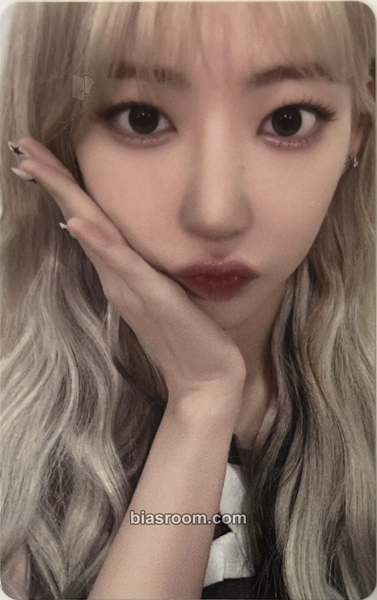Sakura EASY Photocard - LE SSERAFIM - LE SSERAFIM K-pop photocard