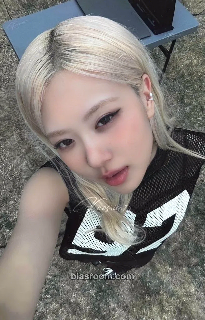 Rosé ROSÉ x PUMA 'ROSIE' Capsule Collection Photocard - BLACKPINK - BLACKPINK K-pop photocard