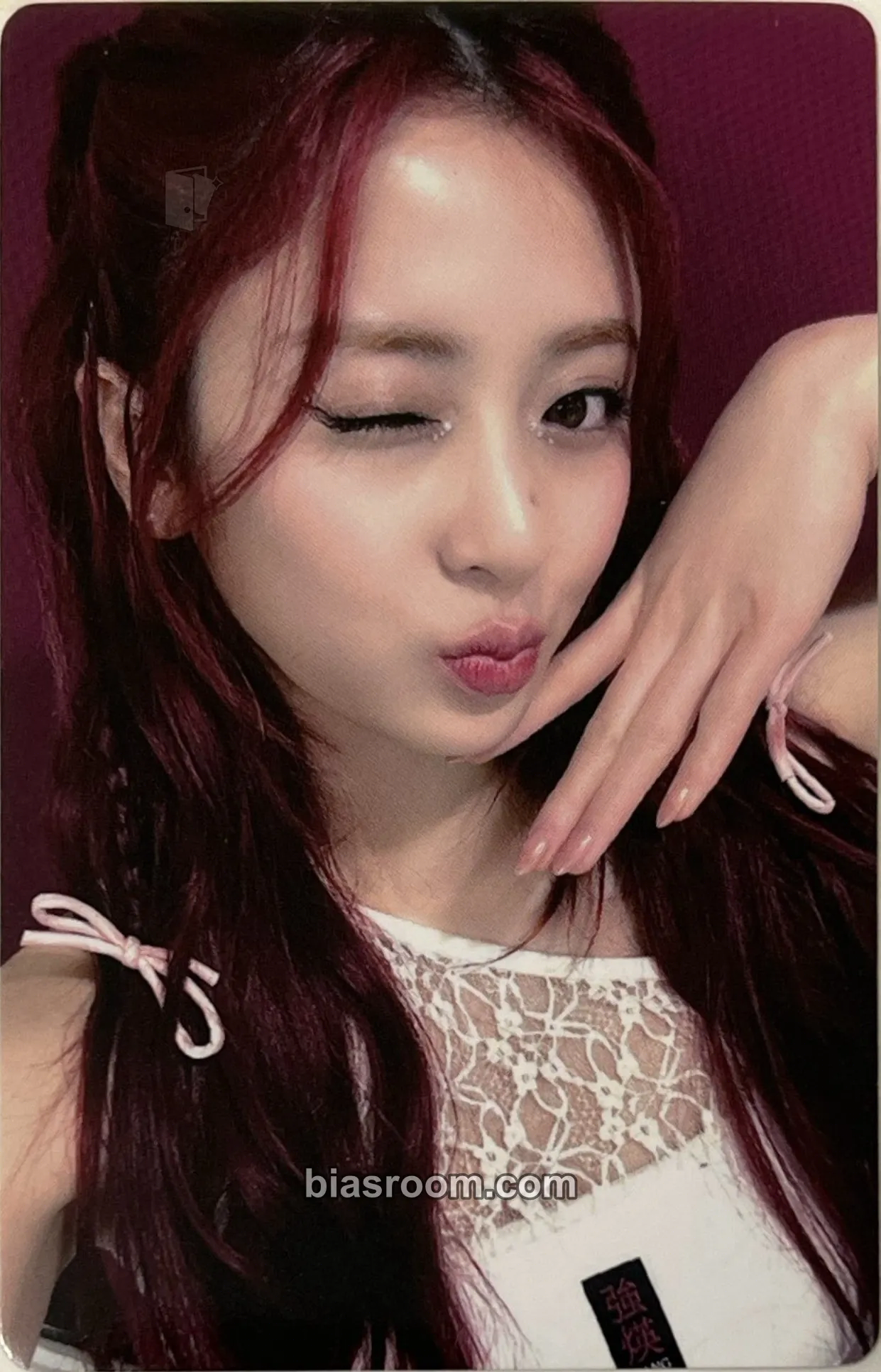 Huh Yunjin EASY Photocard - LE SSERAFIM - LE SSERAFIM K-pop photocard