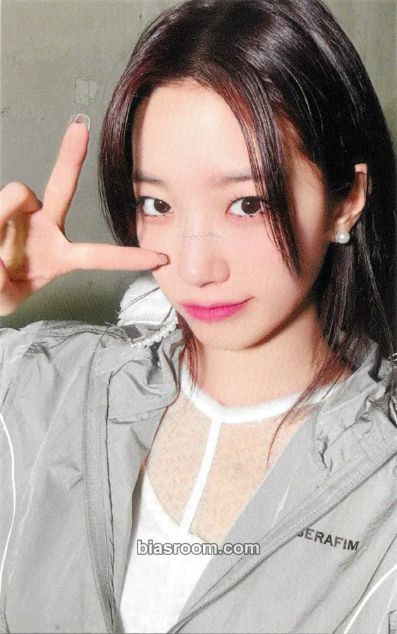 Kazuha EASY Photocard - LE SSERAFIM - LE SSERAFIM K-pop photocard