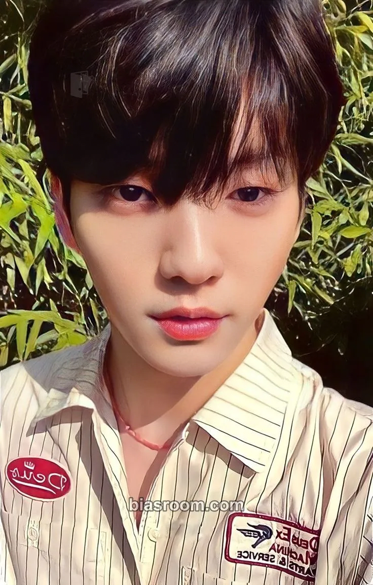 Soobin Midsummer Photocard - TOMORROW X TOGETHER - TOMORROW X TOGETHER K-pop photocard