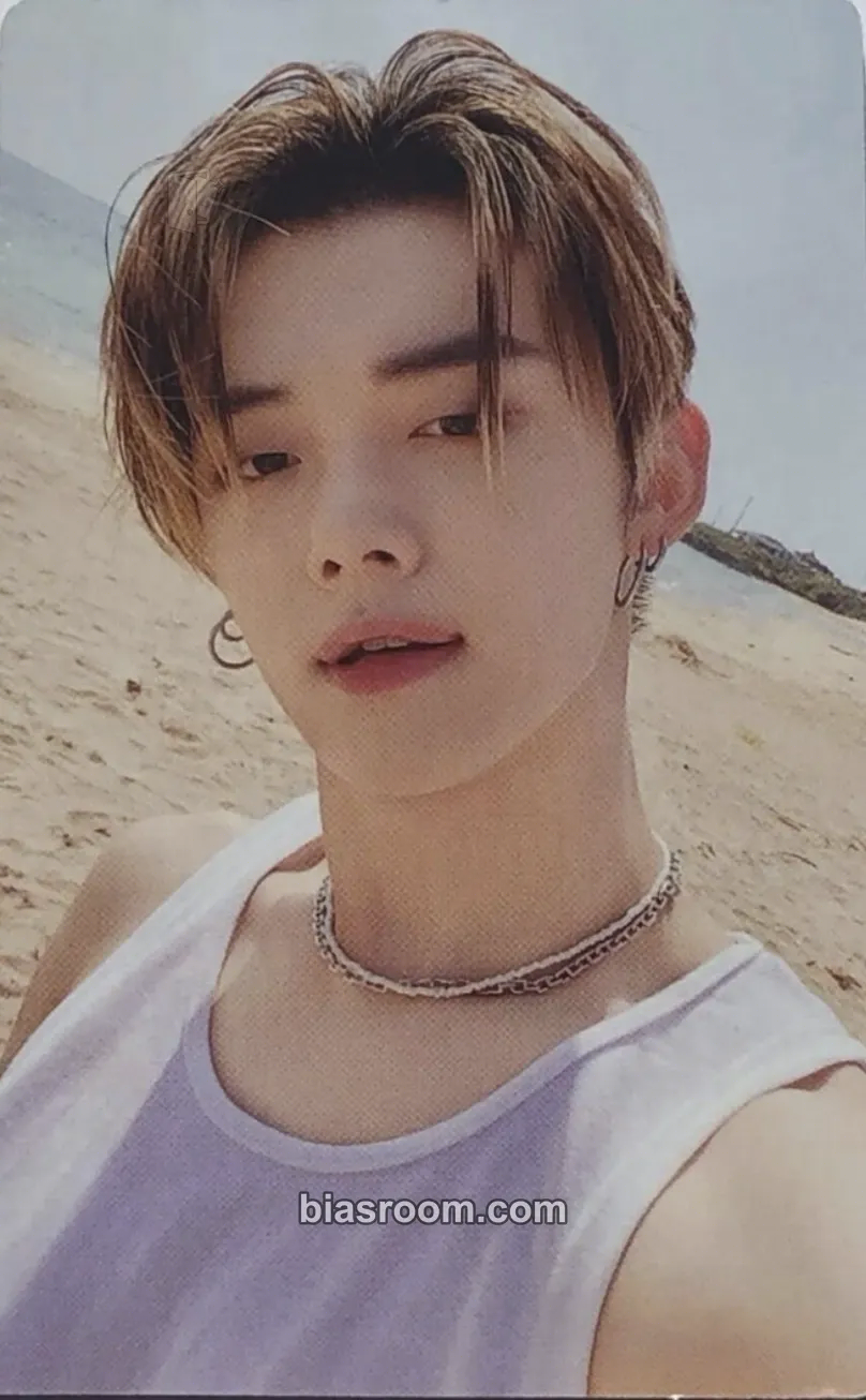 Yeonjun Midsummer Photocard - TOMORROW X TOGETHER - TOMORROW X TOGETHER K-pop photocard