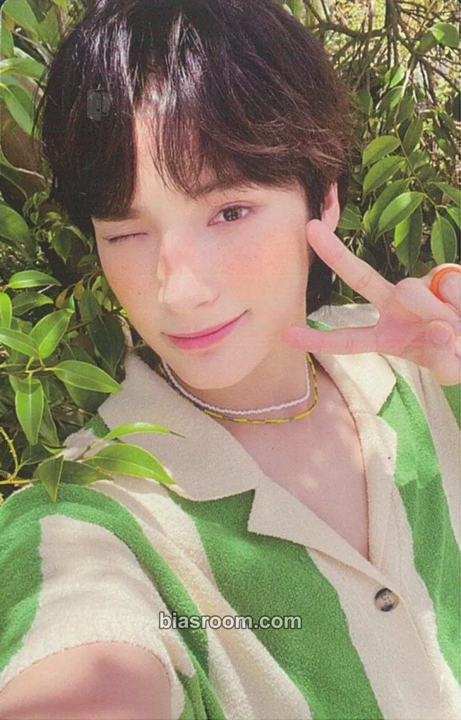 Huening Kai Midsummer Photocard - TOMORROW X TOGETHER - TOMORROW X TOGETHER K-pop photocard