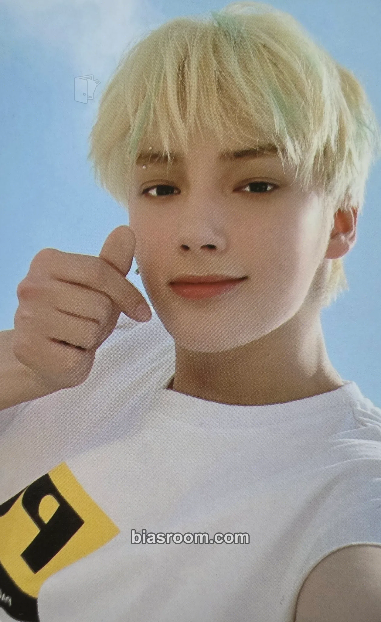 Huening Kai The Chaos Chapter: Fight or Escape Photocard - TOMORROW X TOGETHER - TOMORROW X TOGETHER K-pop photocard