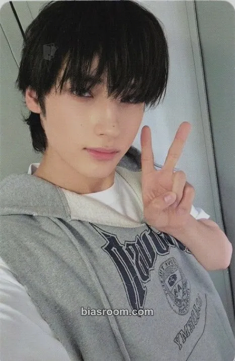 Huening Kai The Star Chapter: Sanctuary Photocard - TOMORROW X TOGETHER - TOMORROW X TOGETHER K-pop photocard