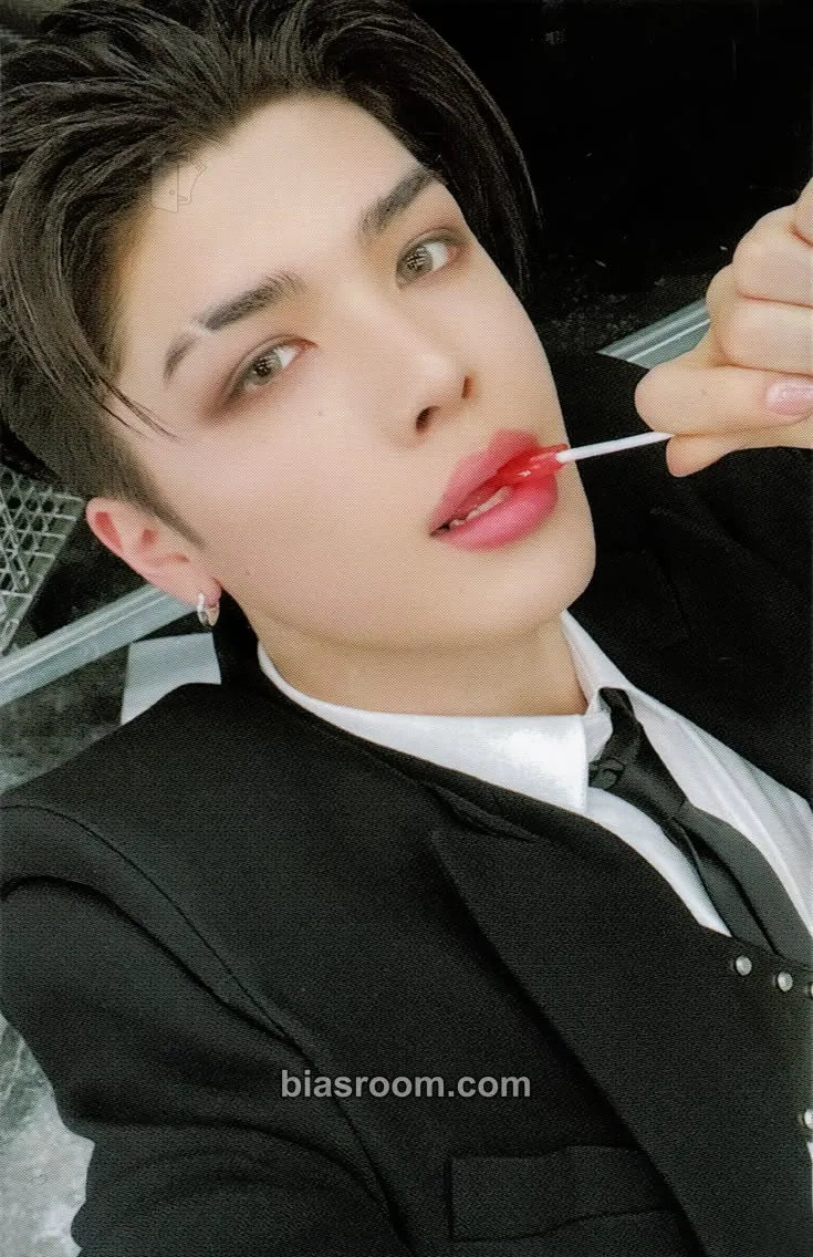 Maki Go in Blind - EP Photocard - &TEAM - &TEAM K-pop photocard