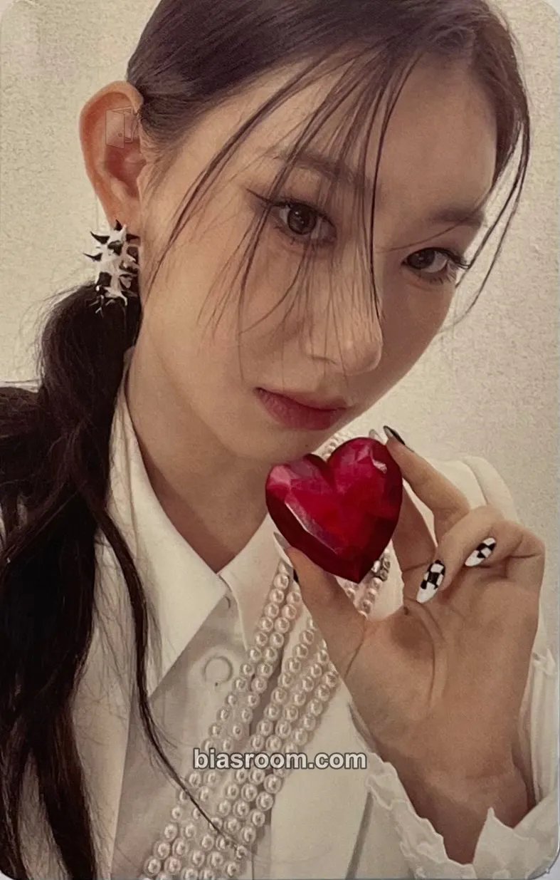 Chaeryeong CHECKMATE Photocard - ITZY - ITZY K-pop photocard