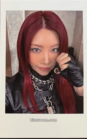 Kim Lip ODD EYE CIRCLE Solo Broadcast Photocard - ARTMS - ARTMS K-pop photocard