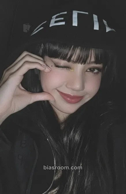 Lisa BORN PINK Photocard - BLACKPINK - BLACKPINK K-pop photocard