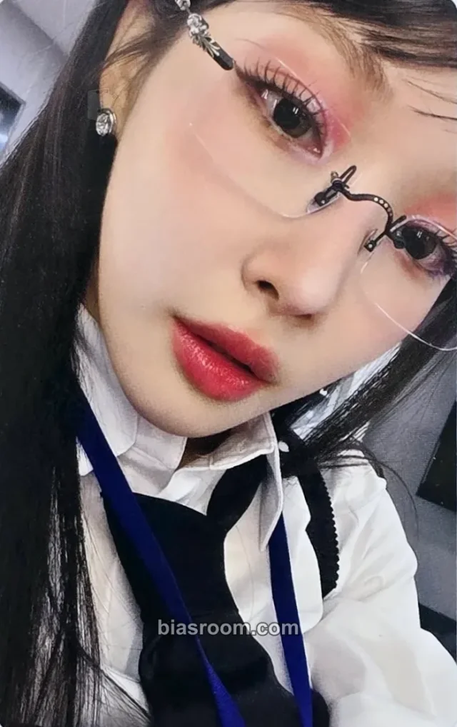 CHUNG HA - CHUNG HA - Alivio Album pre-order benefit jump up