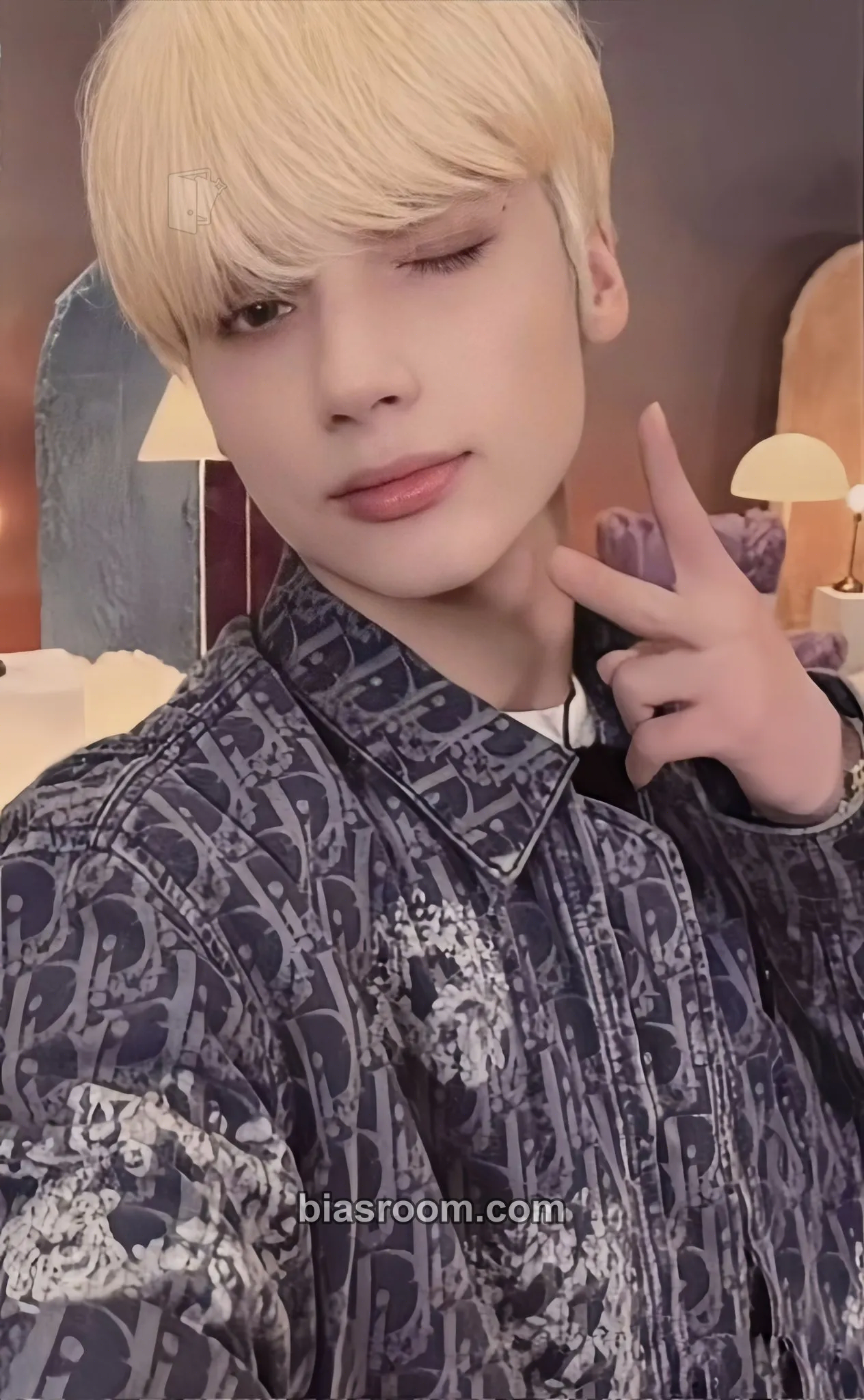 Huening Kai Memories: Fourth Story Photocard - TOMORROW X TOGETHER - TOMORROW X TOGETHER K-pop photocard