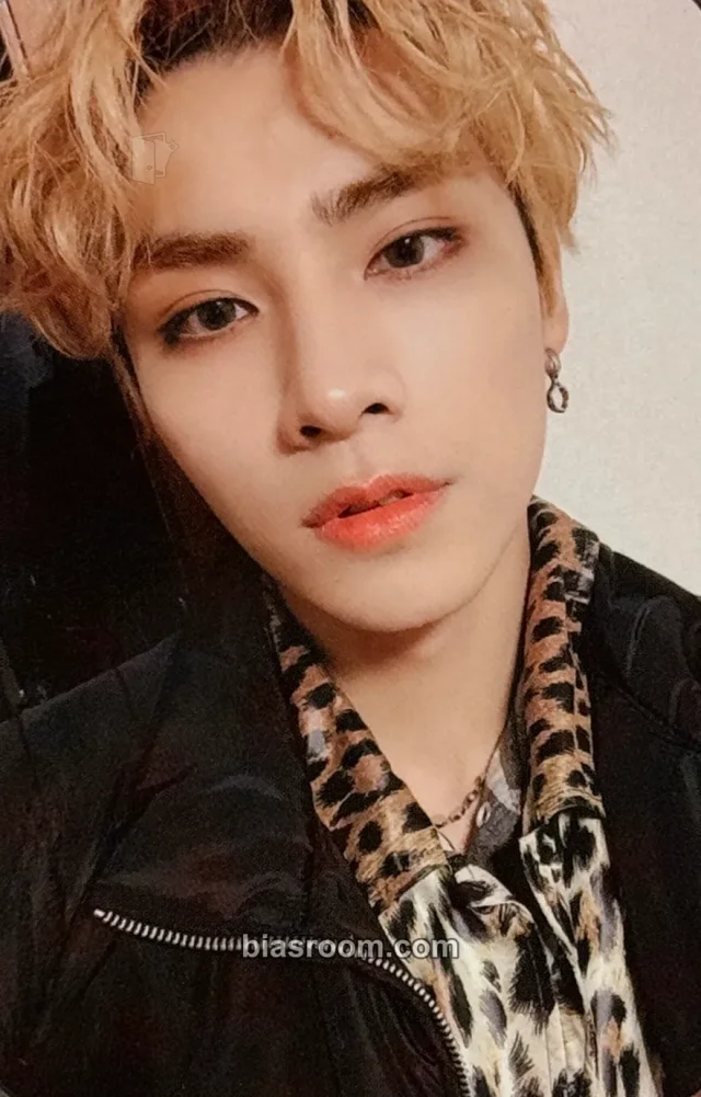 WayV - Xiaojun - Kick Back Album hitchhiker version