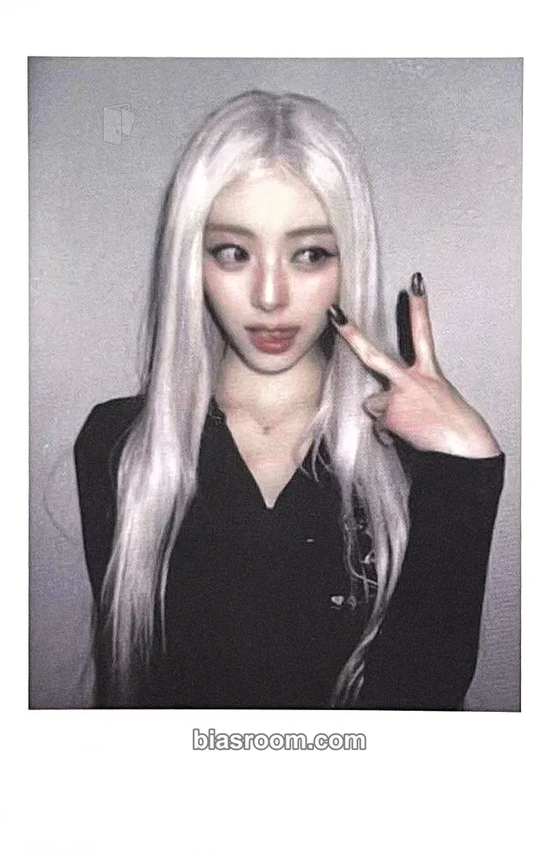 Yuna Girls Will Be Girls Photocard - ITZY - ITZY K-pop photocard